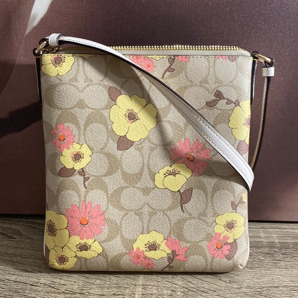 Coach Mini Rowan File Bag Floral Cluster Print NWT - Picture 2 of 9